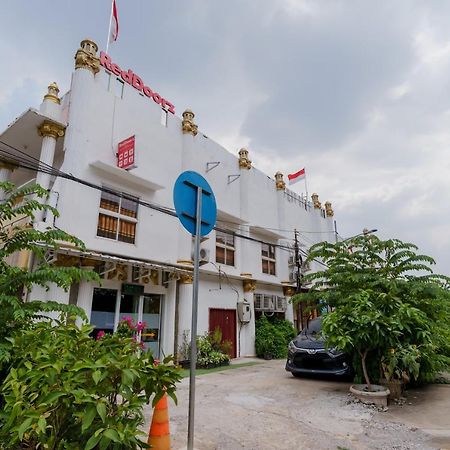 Reddoorz Syariah Near Universitas Borobudur Jacarta Exterior foto