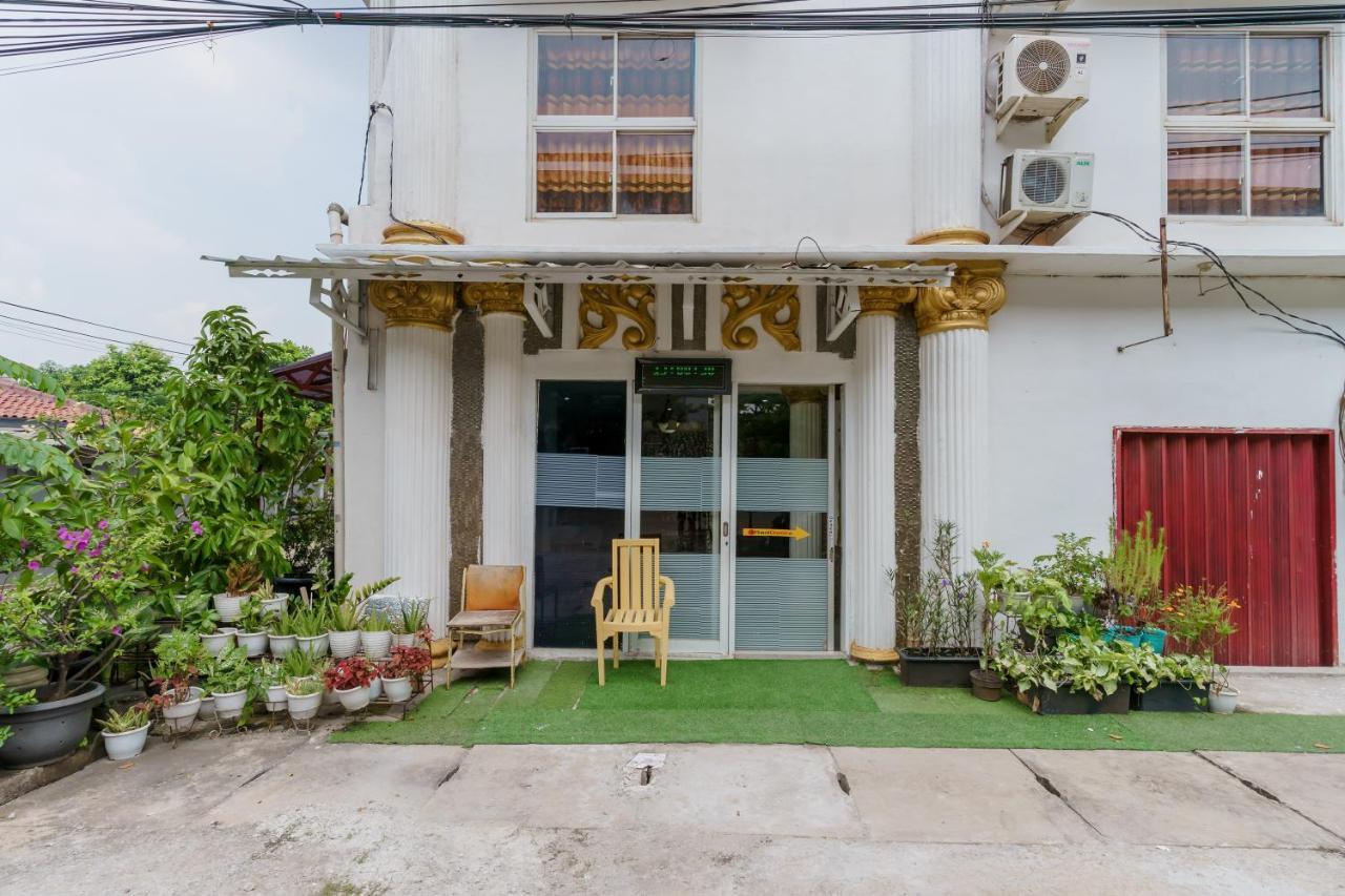 Reddoorz Syariah Near Universitas Borobudur Jacarta Exterior foto